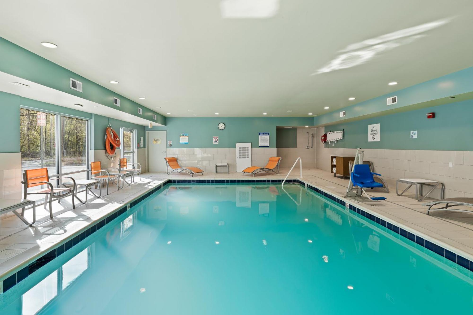Holiday Inn Express & Suites - North Brunswick By Ihg Exteriör bild