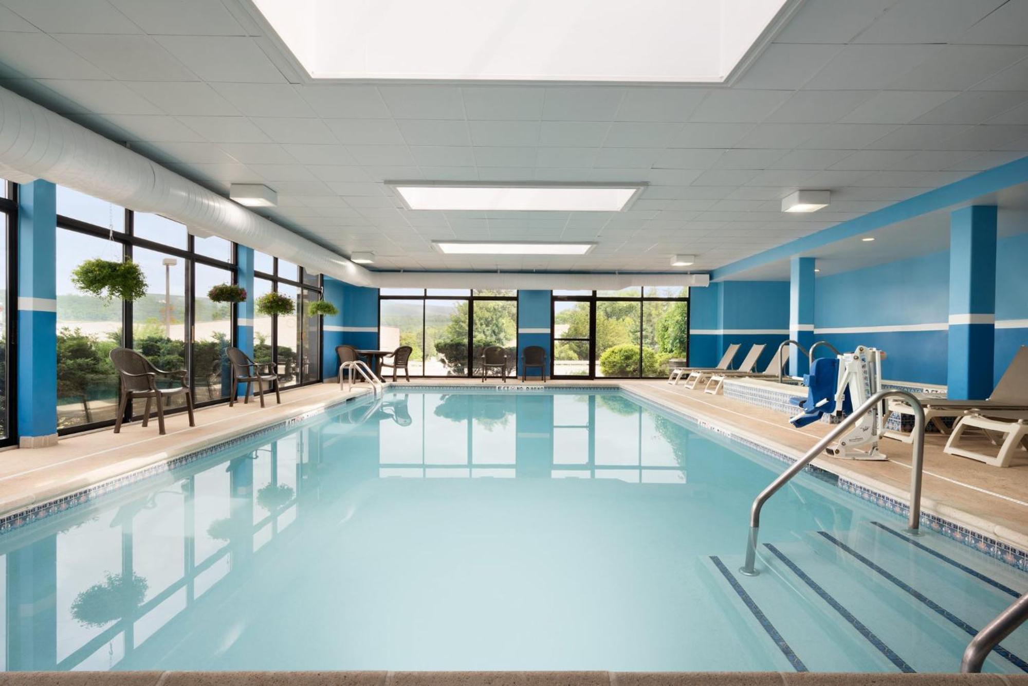 Holiday Inn Express & Suites - North Brunswick By Ihg Exteriör bild